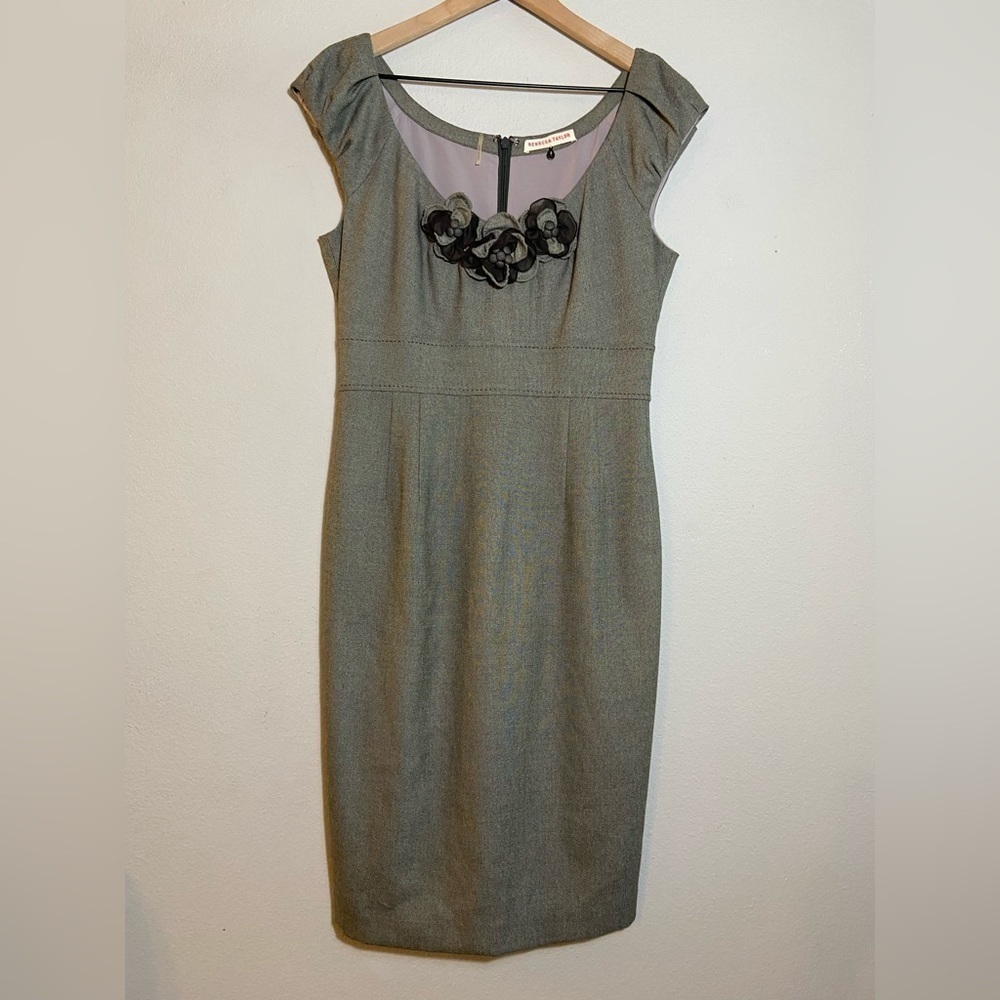 REBECCA TAYLOR Lined Fitted Flower Dress Gray Size 8 Sheath knee length